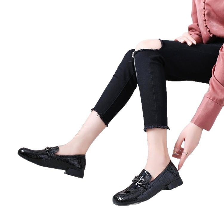 Pantofi dama în stil britanic, din piele patent, loafers fără șireturi, vârf rotund, comozi, casual.