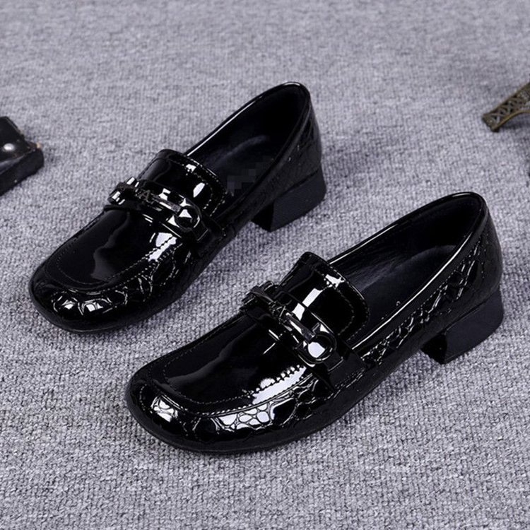 Pantofi dama în stil britanic, din piele patent, loafers fără șireturi, vârf rotund, comozi, casual.