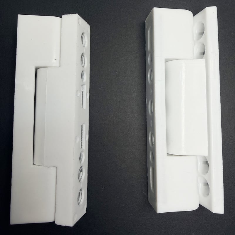 Balama din fier cu acoperire plastică de 90 mm pentru ferestre interioare și exterioare