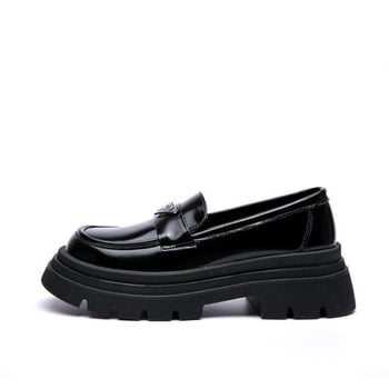 Loafers dama cu talpă platformă groasă, primăvara 2025, stil britanic, design sofisticat, logo triunghiular, slip-on din piele PU