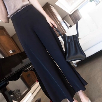 Pantaloni negri de damă, largi, ușor evazați, lungime cropped, material ușor de vară, croială lejeră, plus size