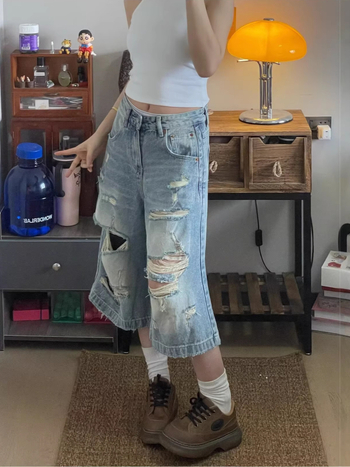 Pantaloni capri din denim pentru femei, talie înaltă, spălare uzată, croială dreaptă, stil stradal, vară 2026