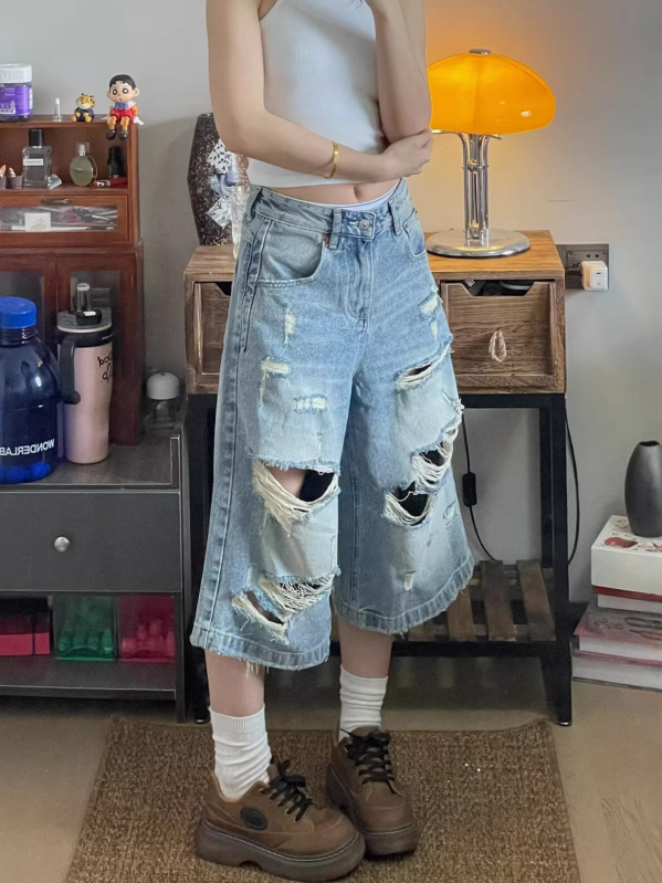 Pantaloni capri din denim pentru femei, talie înaltă, spălare uzată, croială dreaptă, stil stradal, vară 2026