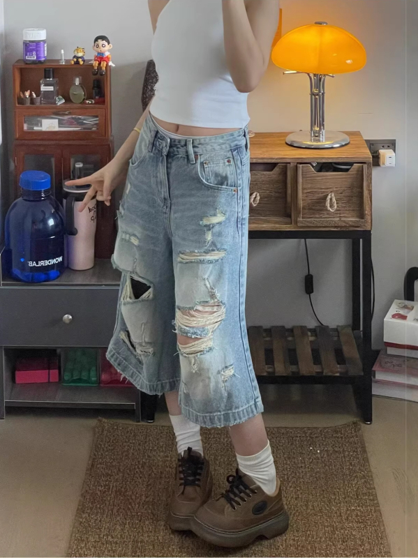 Pantaloni capri din denim pentru femei, talie înaltă, spălare uzată, croială dreaptă, stil stradal, vară 2026