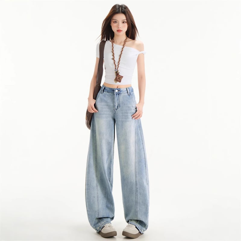 Jeansi din denim în stil american pentru femei, albastru deschis, croială în formă de sabie curbă, colecția primăvară-vară 2025, talie înaltă, croială largă, pantaloni denim cu picioare largi.