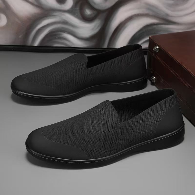 Pantofi sport casual pentru bărbați, cu partea superioară din plasă respirabilă și talpă antiderapantă pentru purtare zilnică.