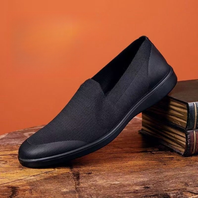 Pantofi sport casual pentru bărbați, cu partea superioară din plasă respirabilă și talpă antiderapantă pentru purtare zilnică.