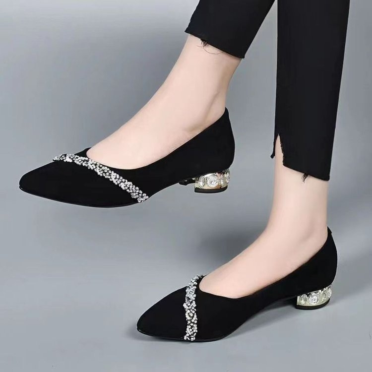 Pantofi damă cu vârf ascuțit, toc mic, decorați cu cristale, velur negru