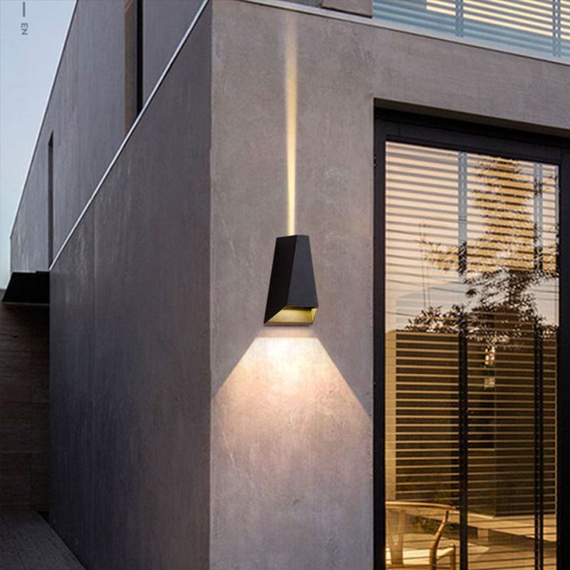 Lumină de perete LED cu iluminare sus-jos pentru sufragerie, hol și scară exterioară – design modern minimalist