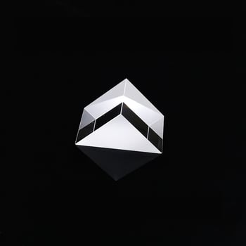Prism triunghiular cu un unghi drept, sticlă optică K9, dimensiuni 10×10×10 mm