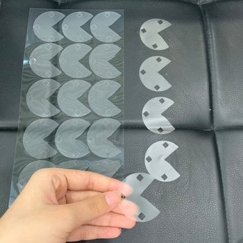 Film protector pentru suprafețe hardware, finisaj neted, rezistent la zgârieturi, praf și amprente, transparent HD, dimensiuni personalizabile.