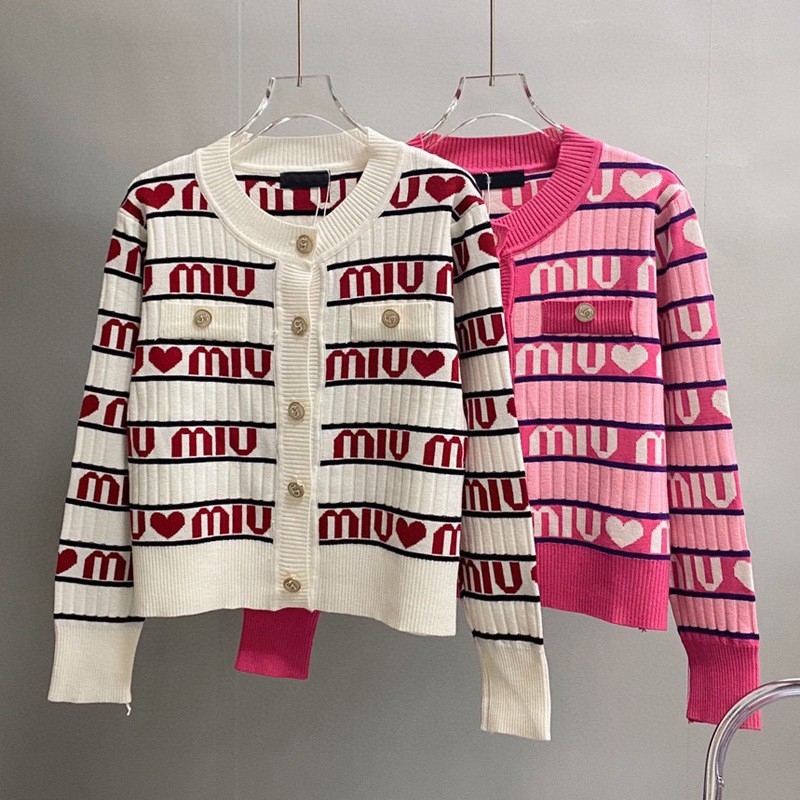Top croptop tricotat cu mâneci scurte, în dungi, inspirat de stil Chanel, vară 2024