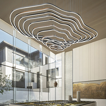 Lampa personalizată artistică în formă de scară pentru lobby-ul hotelului, candelabru cu dioramă montană, corp de iluminat pentru proiecte