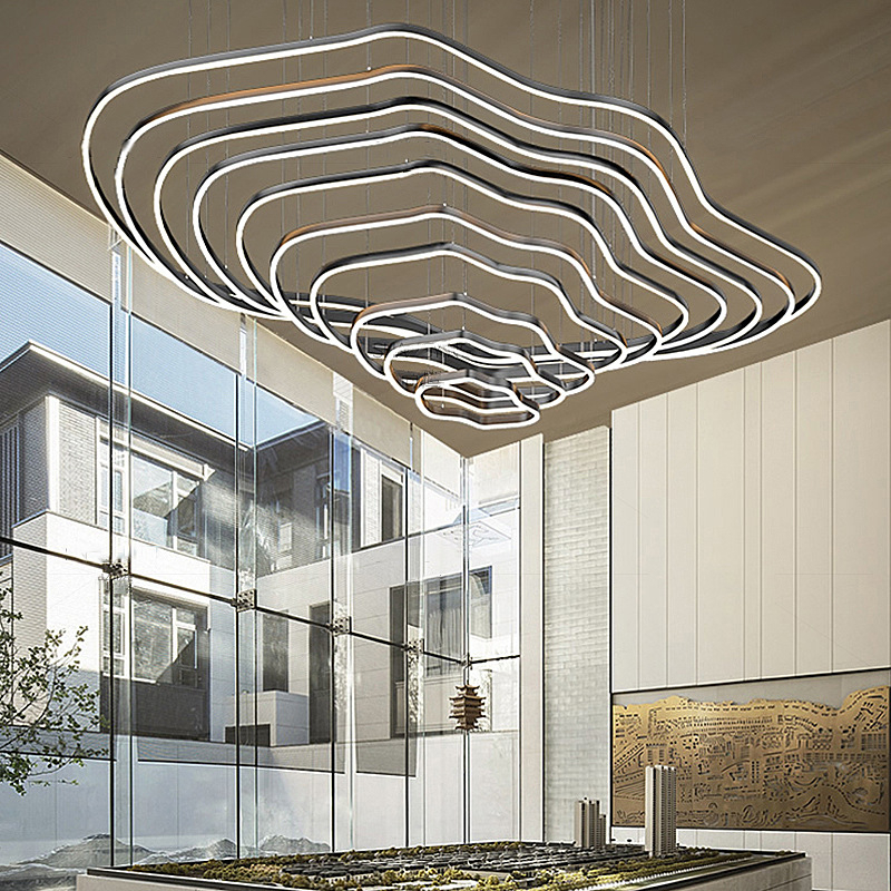 Lampa personalizată artistică în formă de scară pentru lobby-ul hotelului, candelabru cu dioramă montană, corp de iluminat pentru proiecte