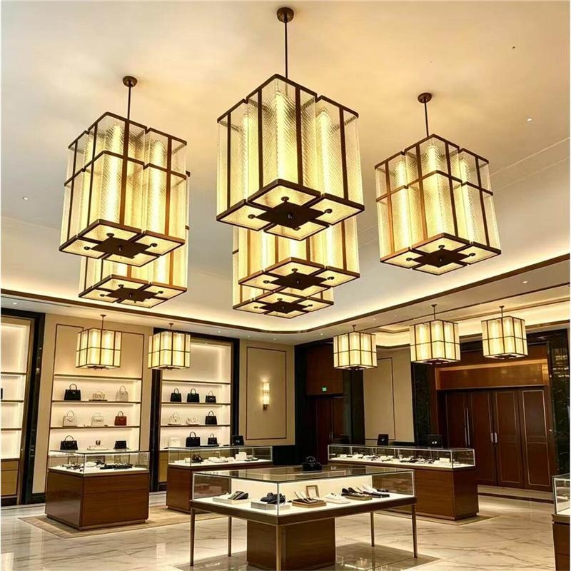 Candelabru cu șase brațe, stil chinezesc, finisaj bronz antic, pentru săli mari de banchete ale hotelurilor, design în mai multe straturi cu valuri de apă, abajur din bambus și răchită