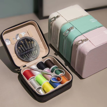 Kit de cusut portabil într-o cutie pătrată, cu instrumente mini durabile pentru cusut manual