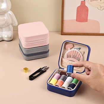 Kit de cusut portabil într-o cutie pătrată, cu instrumente mini durabile pentru cusut manual