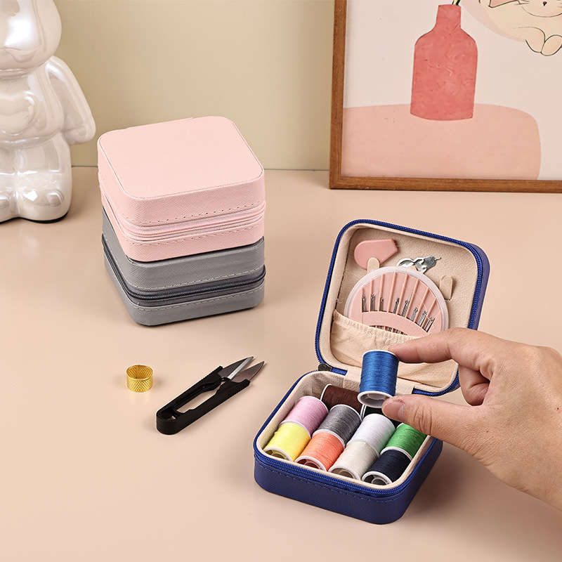 Kit de cusut portabil într-o cutie pătrată, cu instrumente mini durabile pentru cusut manual