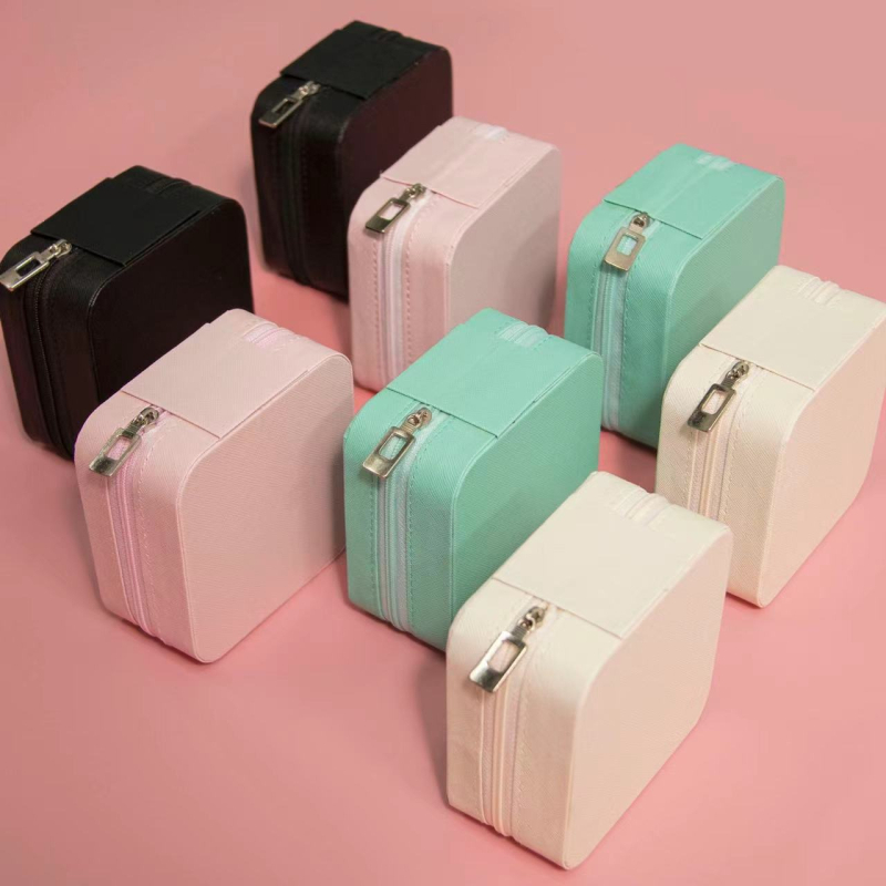Kit de cusut portabil într-o cutie pătrată, cu instrumente mini durabile pentru cusut manual