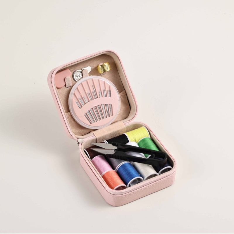 Kit de cusut portabil într-o cutie pătrată, cu instrumente mini durabile pentru cusut manual