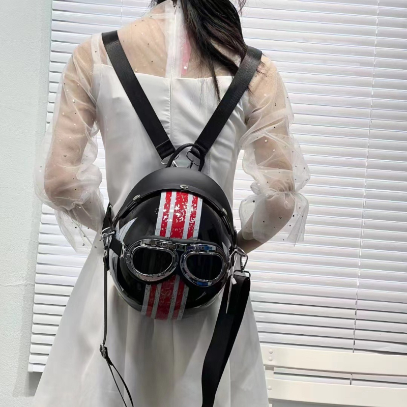 Ženska torba s trostrukim načinom nošenja: preko ramena, crossbody ili ruksak, jednobojna