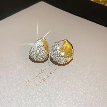Cercei pentru femei cu diamante pavé, în formă circulară-picătură