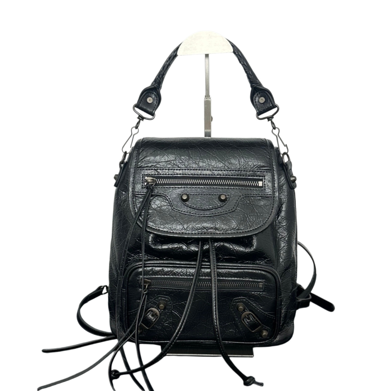 Rucsac din piele naturală cu ținte, inspirat de motociclete, aspect vintage cu strat superior din piele de vacă tratată, unisex, stil stradal, 20–35 L, compatibil cu laptop de 11 inchi
