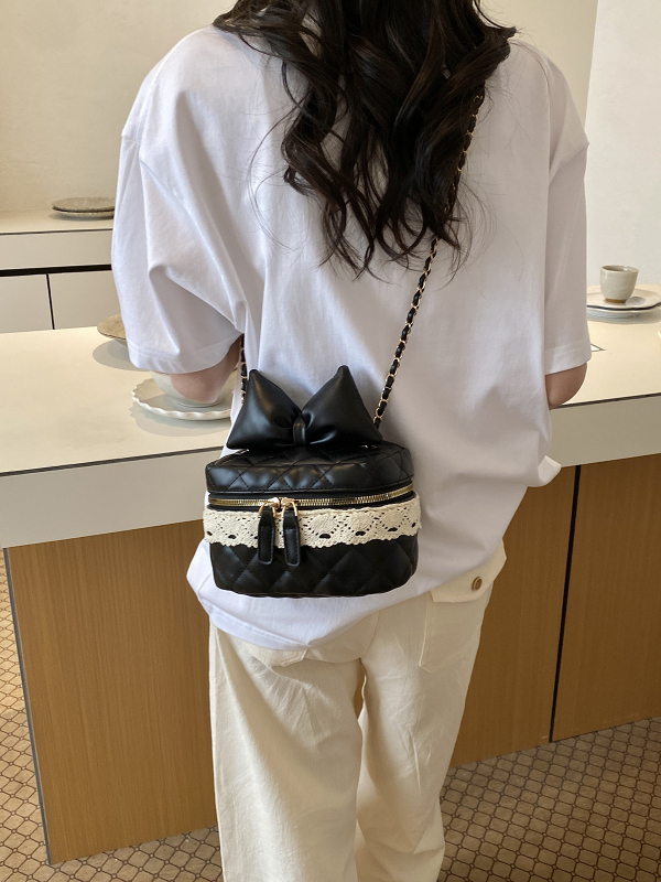 Geantă mini crossbody cu fundă și lanț, drăguță, la modă și versatilă.