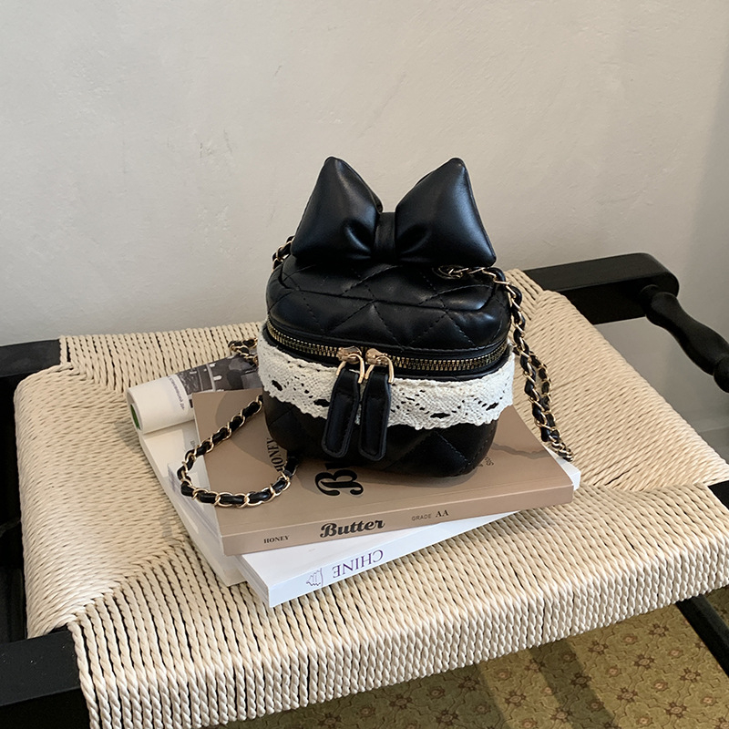 Geantă mini crossbody cu fundă și lanț, drăguță, la modă și versatilă.