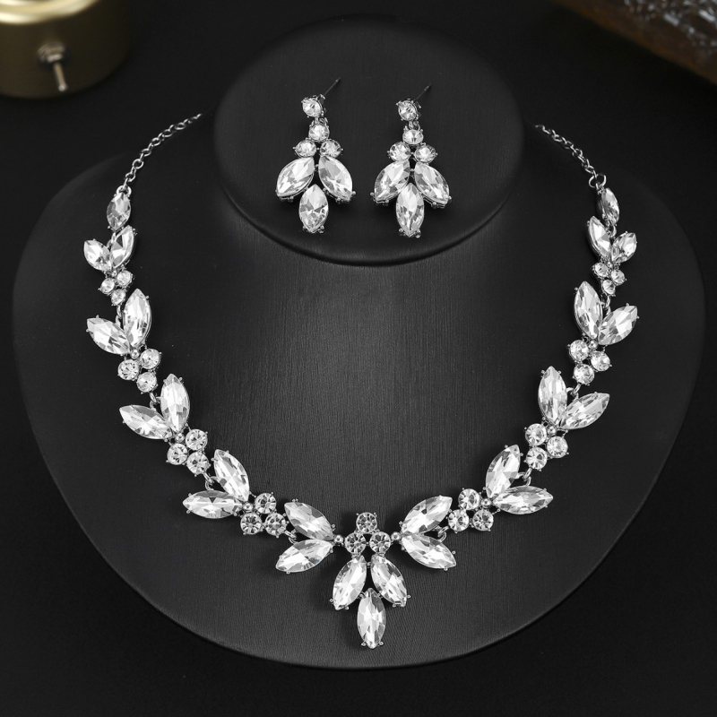 Set bijuterii cu zirconiu: colier și cercei cu ciucuri, lanț elegant pentru claviculă