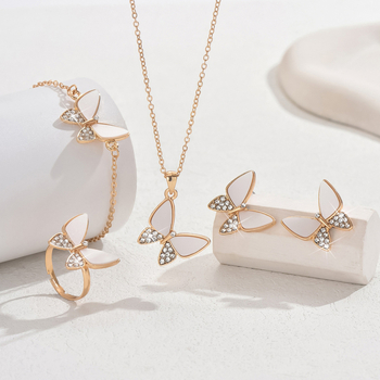 Set de bijuterii cu patru piese, cu motiv fluture: cercei, colier, inel și brățară, cu strasuri, feminin și elegant