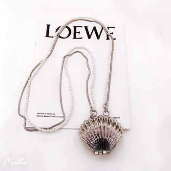 Geantă scoică crossbody, lanț dublu de perle și accesoriu metalic pentru talie