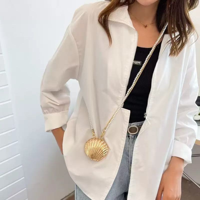 Geantă scoică crossbody, lanț dublu de perle și accesoriu metalic pentru talie