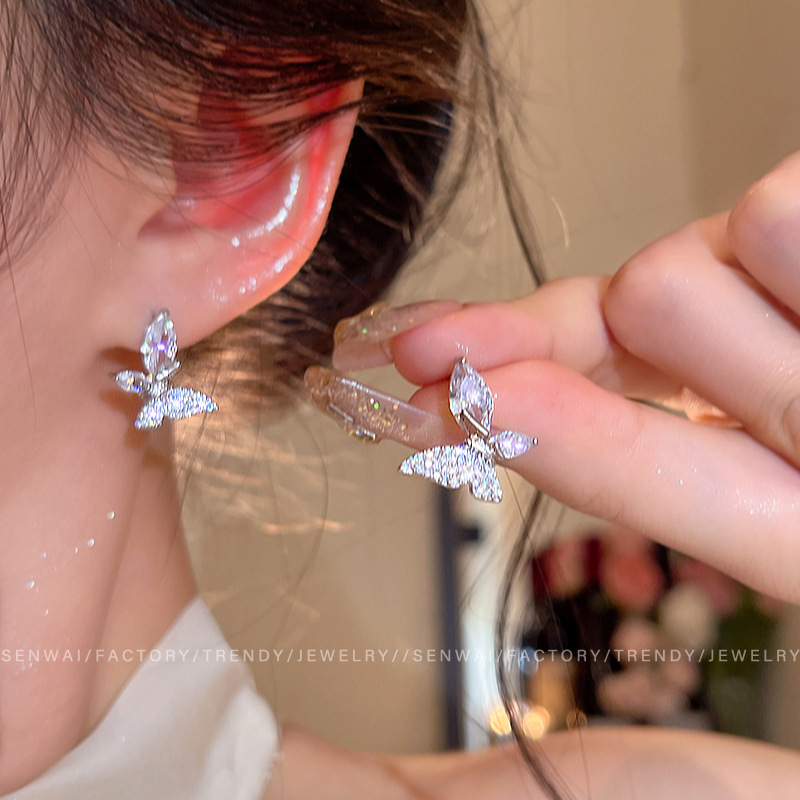 Cercei pentru femei cu design de fluture-fată și diamante, lux lejer, stil minimalist, versatil și rafinat.