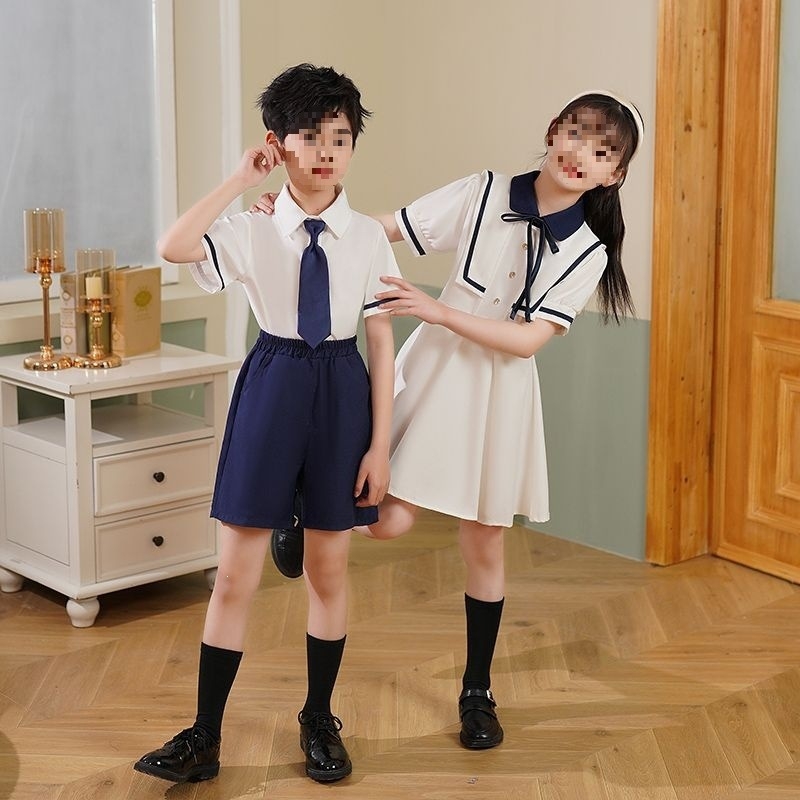 Set de uniformă de vară pentru grădiniță și școala primară — tricou cu mânecă scurtă și pantaloni, stil sport, din bumbac