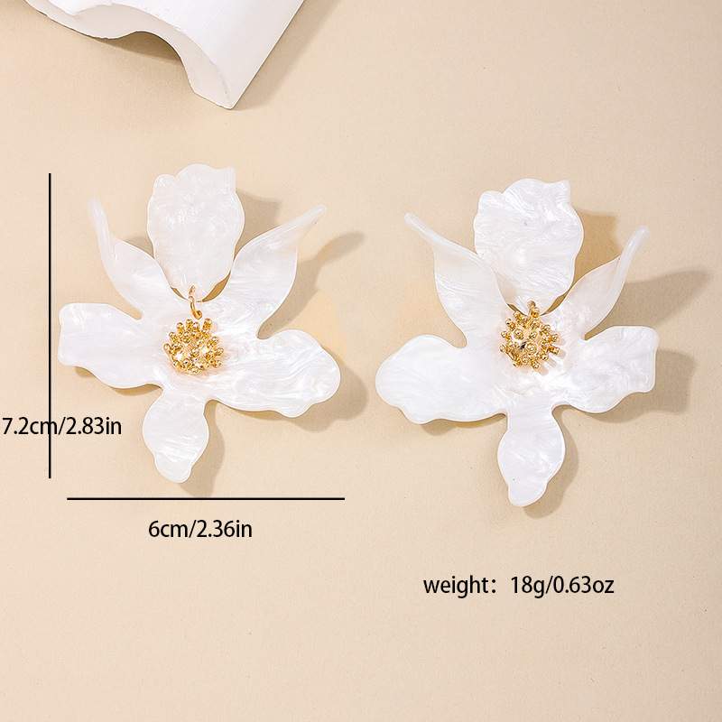 Noul stil: cercei mari cu flori, eleganți și versatili, design floral alb pentru femei