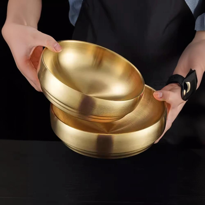 Bol din oțel inoxidabil pentru bibimbap și tăiței, finisaj auriu, rotund, diametre 18–18.9 cm, 21–21.9 cm, 22–22.9 cm.