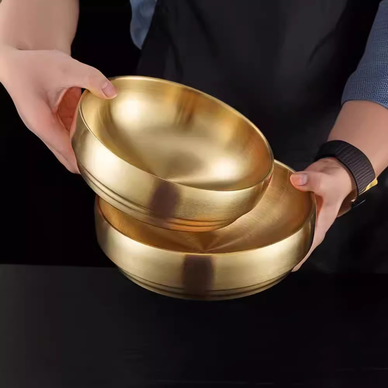 Bol din oțel inoxidabil pentru bibimbap și tăiței, finisaj auriu, rotund, diametre 18–18.9 cm, 21–21.9 cm, 22–22.9 cm.