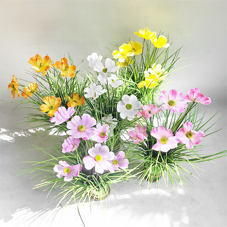 Plante și flori artificiale în ghivece — cadouri decorative, recuzită pentru fotografie și bonsai de interior