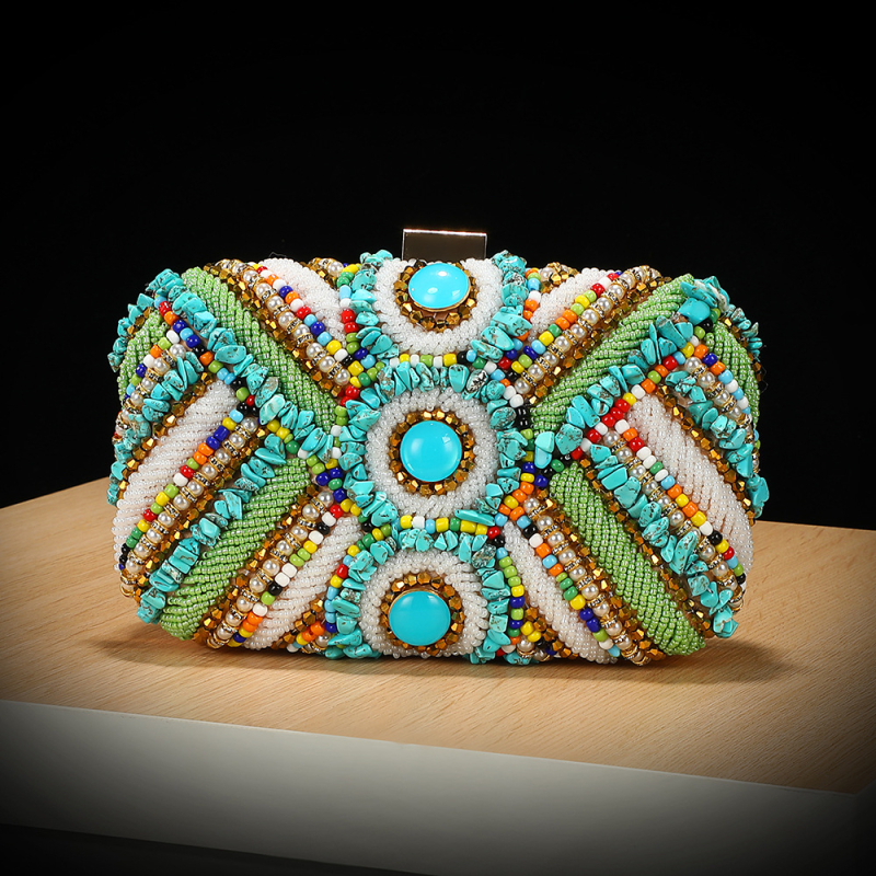 Geantă de seară în stil etnic, broderie cu mărgele și cristale, clutch-cutie cu lanț