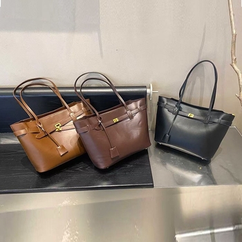 Geantă din piele moale cu cataramă în formă de aripă, capacitate mare, tote minimalist pentru utilizare zilnică, geantă de umăr din piele