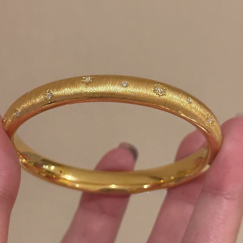 Brățară cu cer înstelat, nuanță aurie, finisaj ștanțat și inserții de diamante, brățară de lux versatil