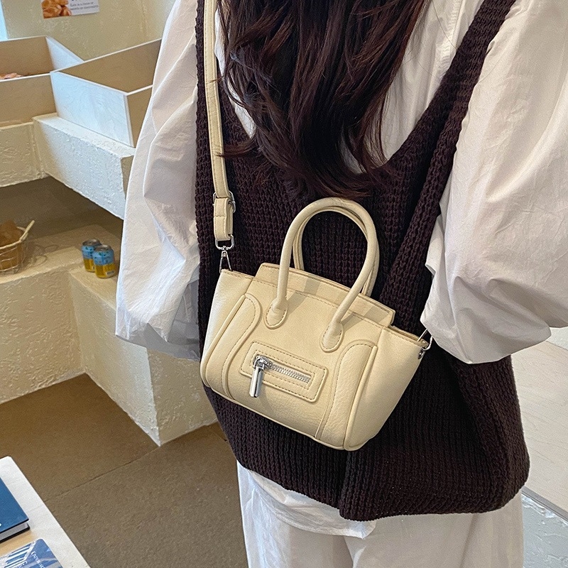 Geantă de damă cu textură premium și capacitate mare, crossbody la modă în 2026, versatilă pentru ieșiri și muncă, design în formă de aripă