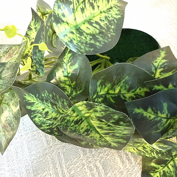 Pothos artificial într-un mic ghiveci, pentru balconul exterior și curte – decor plastic bonsai