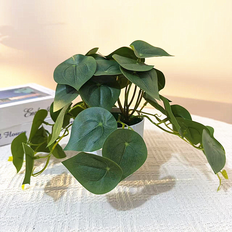 Pothos artificial într-un mic ghiveci, pentru balconul exterior și curte – decor plastic bonsai