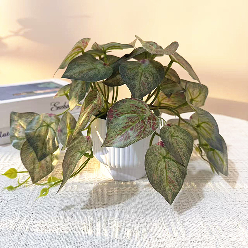 Pothos artificial într-un mic ghiveci, pentru balconul exterior și curte – decor plastic bonsai