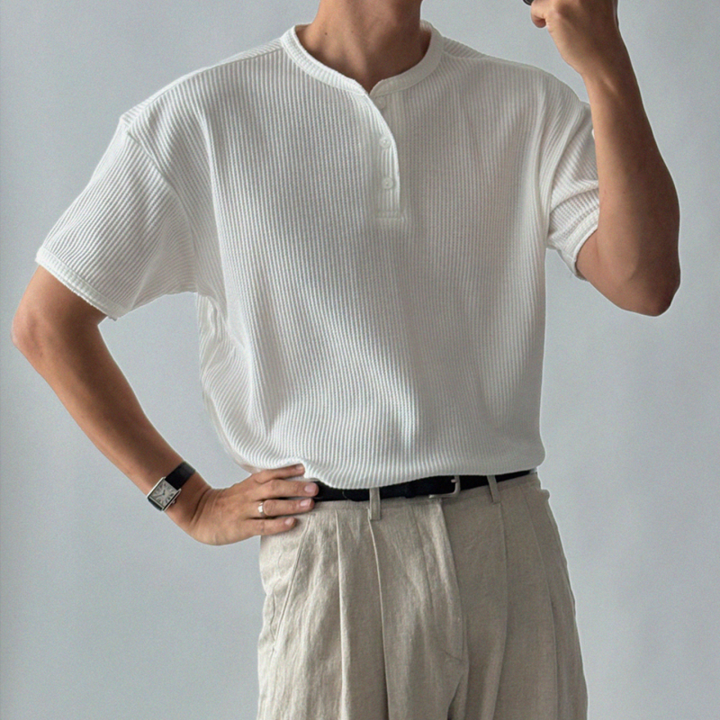 Tricou Henley pentru bărbați, textură waffle, croială lejeră, mâneci scurte, guler polo cu nasturi parțiali