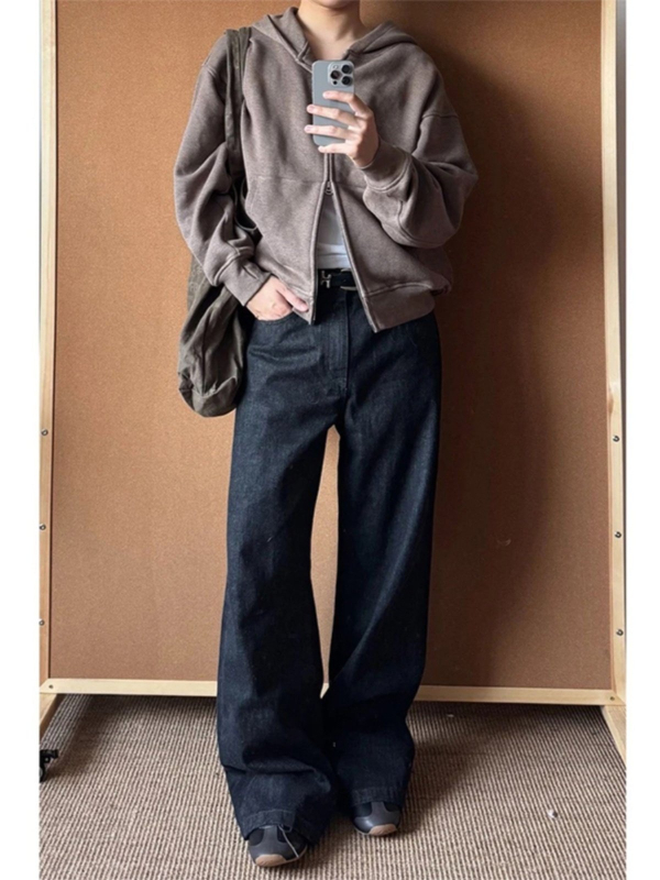 Jeansi din denim premium 2.0, albastru închis, 14,5 oz selvedge raw denim, croială dreaptă cu ușor evazat și siluetă în linie A