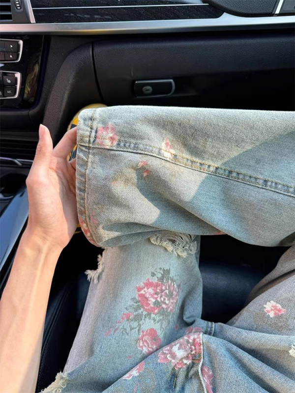 Blugi din denim cu imprimeu floral și rupturi, croială dreaptă, lejer, stil urban modern, imprimeu cu trandafiri
