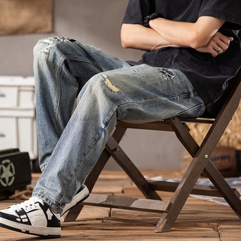 Jeansi din denim pentru bărbați, stil retro american, cu rupturi și patch-uri, design modern, croială dreaptă relaxată pentru primăvară-vară